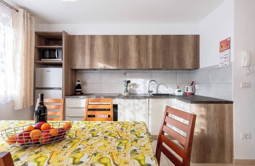 Predazzo Appartement | Appartement "Night and Day 4" avec vue sur les montagnes, balcon et Wi-Fi.