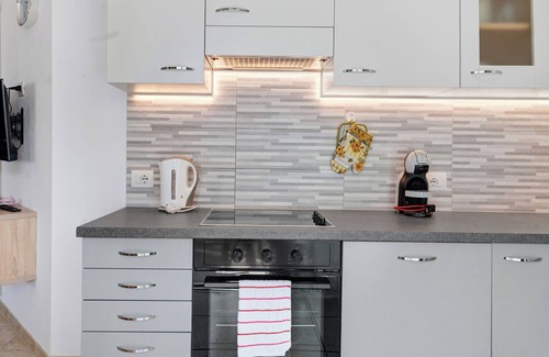 Predazzo Appartement | Appartement 'Night and Day 8' avec vue sur les montagnes, balcon et Wi-Fi.