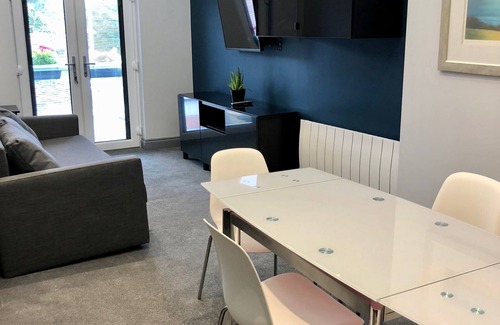 Beaconsfield Appartement | Appartement n ° 2 WRS Beaconsfield New Town Central Accès facile à pied à la station NFTS et à la gare