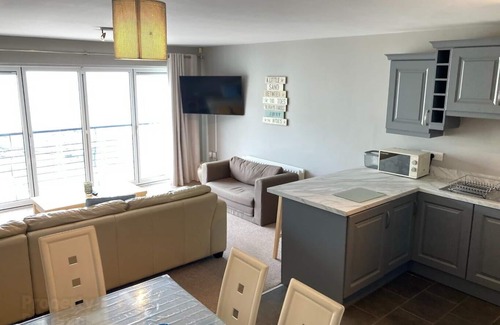 Portstewart Appartement | Apartment-Ocean views available for Summer Let Jul-Aug 2025. GOLF OPEN 13-20 Jul