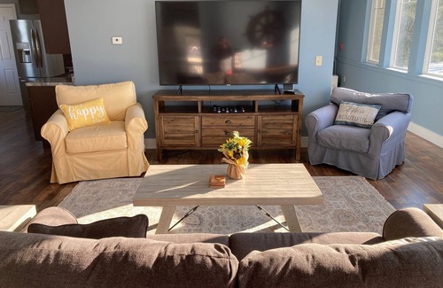 Naples Appartement | Apartment Overlooking Brandy Pond w/ Boat Slip