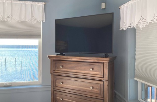 Naples Appartement | Apartment Overlooking Brandy Pond w/ Boat Slip