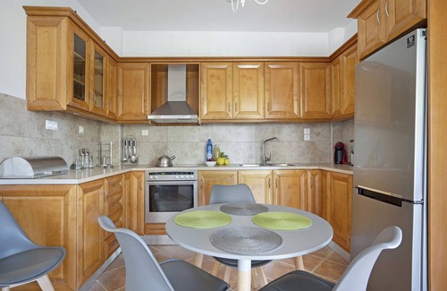 Kaminarata Appartement | Appartement 'Paradiso Verde 101' avec vue sur les montagnes, Wi-Fi et climatisation