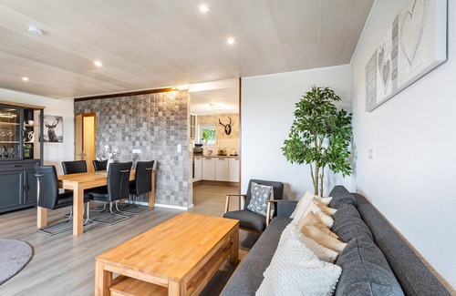 Duedinghausen Appartement | Appartement "Perle Am Pön" avec vue sur les montagnes, terrasse privée et Wi-Fi