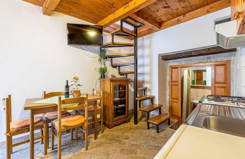 Pican Appartement | Apartment Petina with terrace