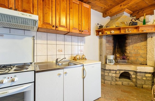 Pican Appartement | Apartment Petina with terrace