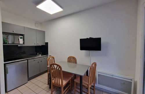 Allevard Appartement | Apartamento 'Petit Nid Entre Lac Et Montagnes' con piscina compartida, jardín privado y Wi-Fi