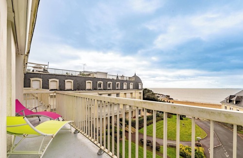 Loire-Atlantique Appartement | Appartement 'Plage Et Golf' avec vue sur mer et balcon
