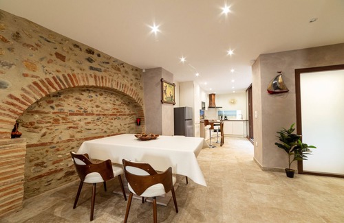 Rivesaltes Appartement | Appartement 'Plaisir Des Pierres' avec terrasse privée et Wi-Fi