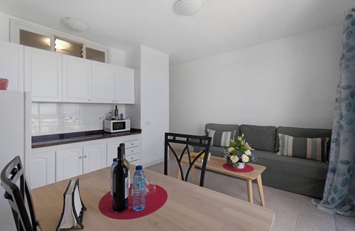 Alojera Appartement | Appartement 'Playa Azul - 6' avec vue sur la mer, terrasse privée et Wi-Fi