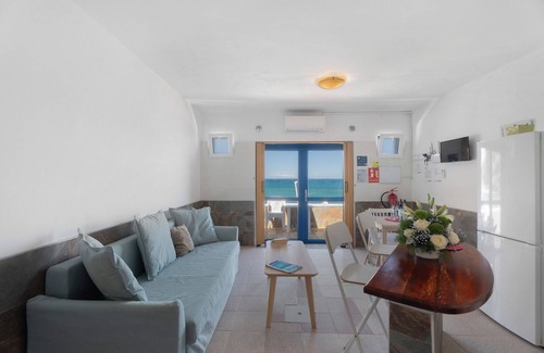 Alojera Appartement | Appartement 'Playa Azul - 2' avec vue sur la mer, terrasse privée et Wi-Fi
