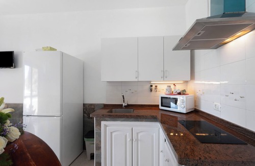 Alojera Appartement | Appartement 'Playa Azul - 2' avec vue sur la mer, terrasse privée et Wi-Fi