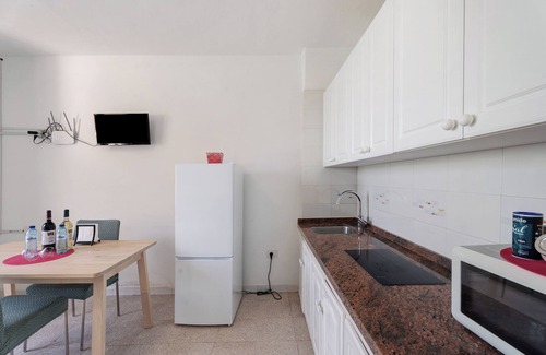 Alojera Appartement | Appartement 'Playa Azul - 7' avec vue sur la mer, terrasse privée et Wi-Fi