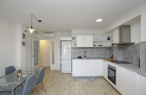 Eixample Appartement | Apartment Pons i Martí in the Barri Vell, Girona