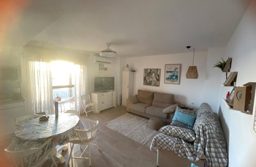 Torrenueva Appartement | Apartment 'Primera Linea De Playa' with Sea View, Wi-Fi and Air Conditioning