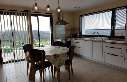 Salies-de-Bearn Appartement | Apartment 'Pyrenea' with Mountain View, Private Terrace and Wi-Fi