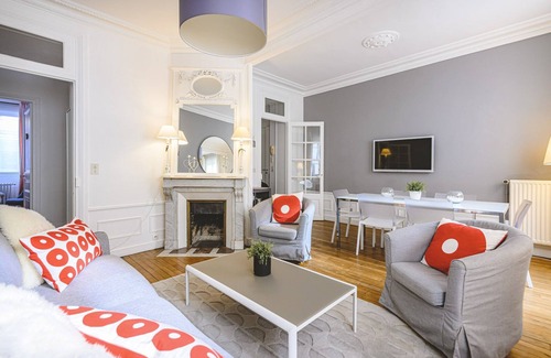 Reims City Centre Appartement | JARDIN PRIVATIF ! 84 m2 pied de la CATHEDRALE REIMS emplacement exceptionnel !