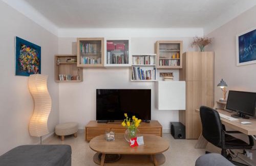 Lunel Appartement | Apartment Résidence les Roses by Interhome