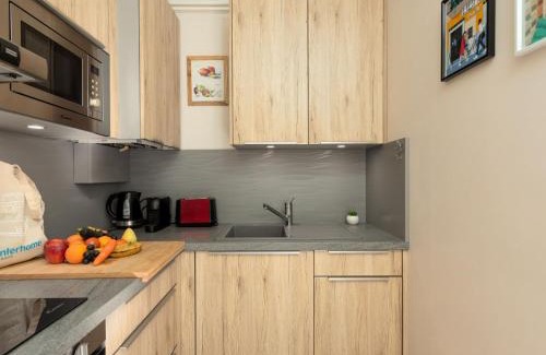 Lunel Appartement | Apartment Résidence les Roses by Interhome