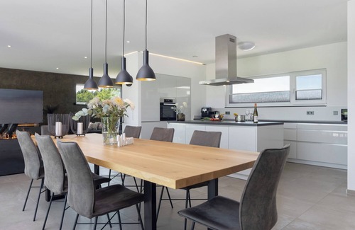 Unterschwarzach Appartement | Appartement 'Riedheide, 130qm' avec terrasse privée, jardin privé et Wi-Fi