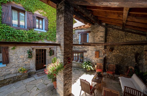 Lardies Appartement | Appartement 'Roble' avec vue sur les montagnes, piscine partagée et Wi-Fi