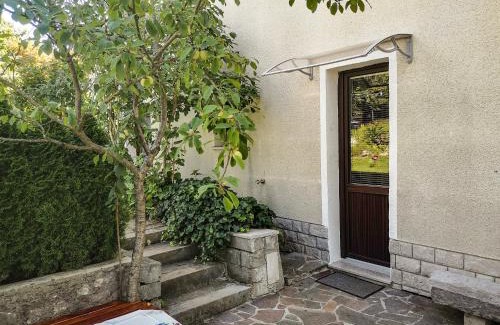Postojna Appartement | Apartment & rooms Grmek