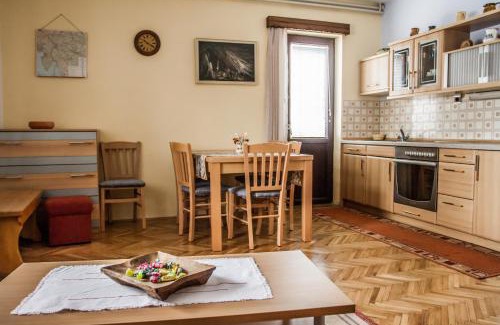Postojna Appartement | Apartment & rooms Grmek