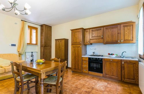 Badia Agnano Appartement | Appartement Rosa by Interhome