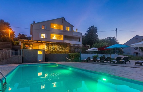 Nerezine Appartement | Apartment ROSE with large heated pool 50m2 and sea view