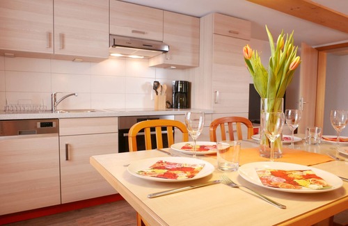Weilheim Appartement | Apartment 'Rose' with Shared Garden, Balcony and Wi-Fi