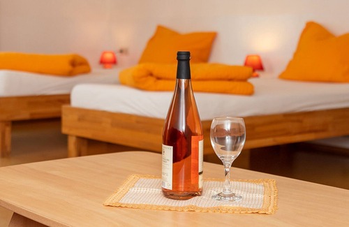 Neuler Appartement | Apartment Rosenrot, 70 square meters, 1 bedroom, 1 living/bedroom, max. 4 people