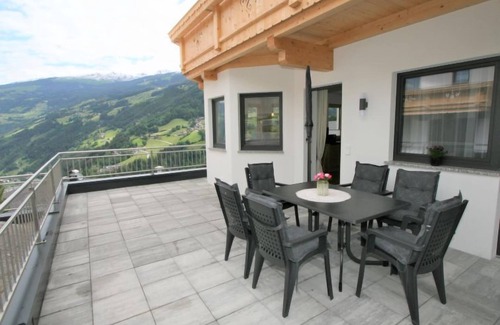 Hainzenberg Appartement | Appartement Rosina by Interhome