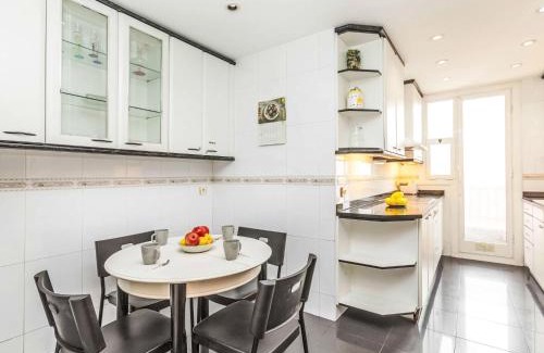Les Corts Appartement | Apartment Sants-Les Corts Galileu by Interhome