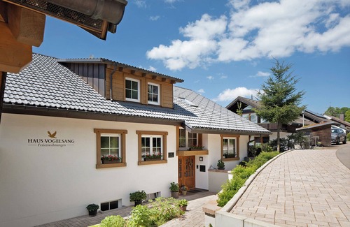 Sankt Maergen Appartement | Apartment 'Schwalbe' with Mountain View, Private Terrace and Wi-Fi