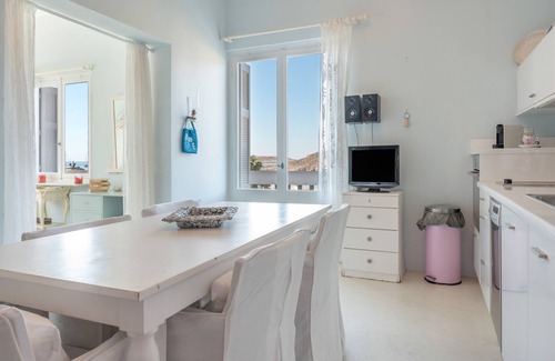 Psathi Appartement | Apartment 'Seaview House Upper Floor' with Sea View, Wi-Fi and Air Conditioning