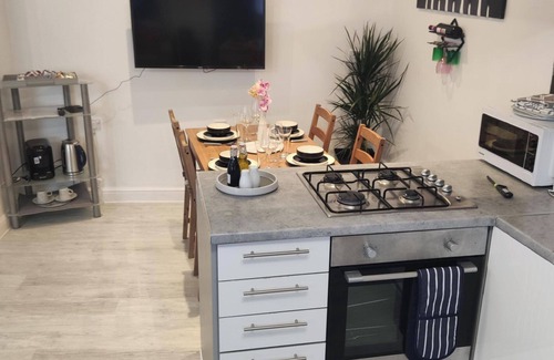 Alibon Appartement | Apartment - Sleeps 4 - Balcony - Parking