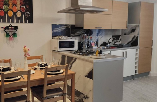 Alibon Appartement | Apartment - Sleeps 4 - Balcony - Parking