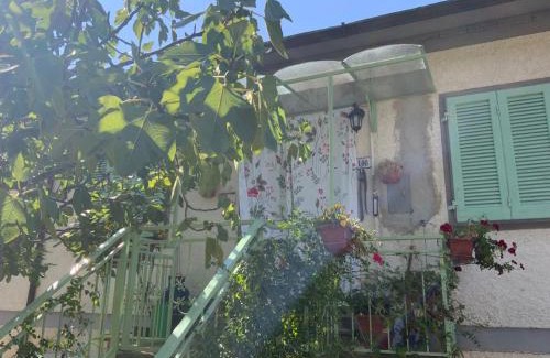 Stazzema Appartement | Apartment - Sleeps 2 Balcony & Parking
