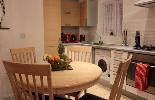 Alibon Appartement | Impeccable spacious 1-Bed Apart in London Dagenham