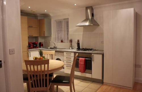 Alibon Appartement | Impeccable spacious 1-Bed Apart in London Dagenham
