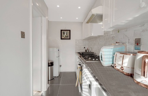 Junction Appartement | Apartment-sleeps3-heating-television-internet