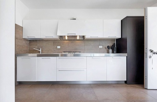Torbole sul Garda Appartement | Appartement 'Appartamento Sole Torbole' avec vue sur montagne, terrasse privée et climatisation