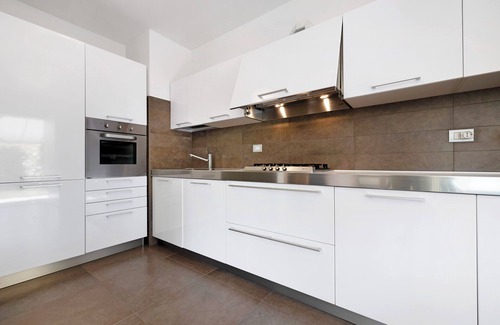 Torbole sul Garda Appartement | Appartement 'Appartamento Sole Torbole' avec vue sur montagne, terrasse privée et climatisation
