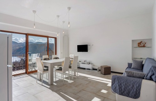 Pratolungo Appartement | Appartement "Sole" avec vue sur le lac, piscine partagée et Wi-Fi