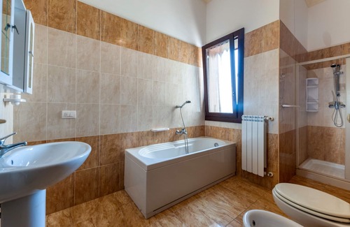 Vernole Appartement | Apartment 'Solebarocco Del Sud - Trilocale' with Balcony and Air Conditioning