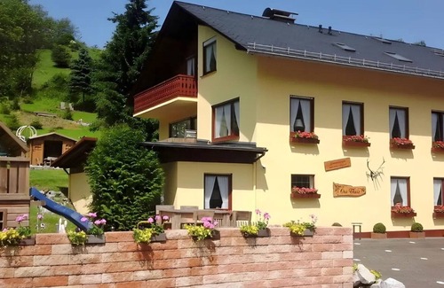 Schwalefeld Appartement | Apartment 'Sonnentraum' with Mountain View, Shared Terrace and Wi-Fi