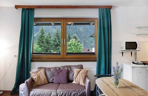 Stall Appartement | Appartement "Sonnberg" à Molltaler Appartements avec vue sur les montagnes, balcon et Wi-Fi