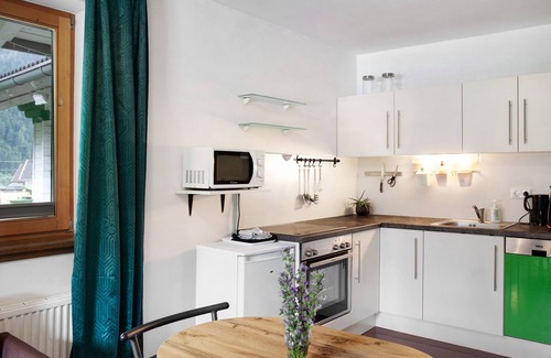 Stall Appartement | Appartement "Sonnberg" à Molltaler Appartements avec vue sur les montagnes, balcon et Wi-Fi