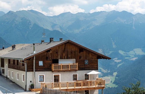 Campo di Trens Appartement | Appartement 'Sparberhof - Floriani' avec vue sur les montagnes, terrasse plein air et Wi-Fi.