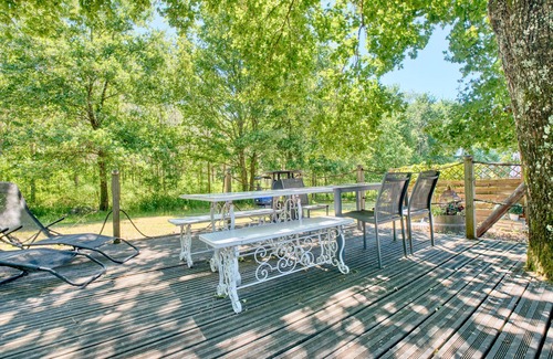 Bergerac Appartement | Apartment 'Stag' with Shared Pool, Wi-Fi and Air Conditioning